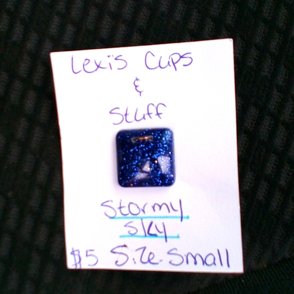 A dark blue square pendent size is small.